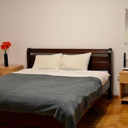 Brand New Apartment In City Center Лвив Екстериор снимка