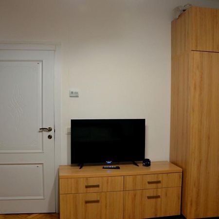 Brand New Apartment In City Center Лвив Екстериор снимка