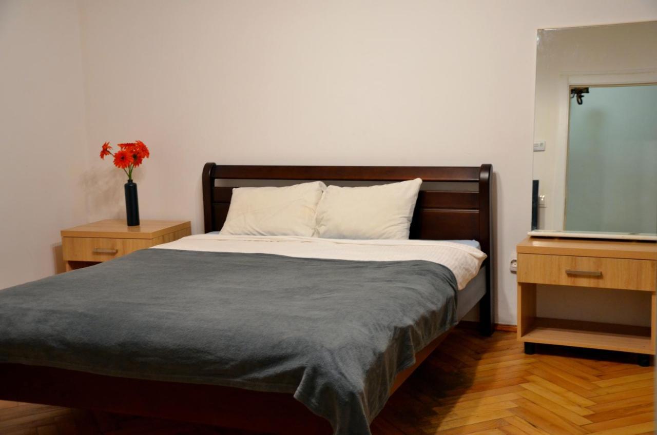 Brand New Apartment In City Center Лвив Екстериор снимка